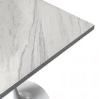 Tavolo da pranzo quadrato con base in acciaio bianco, piano in resina